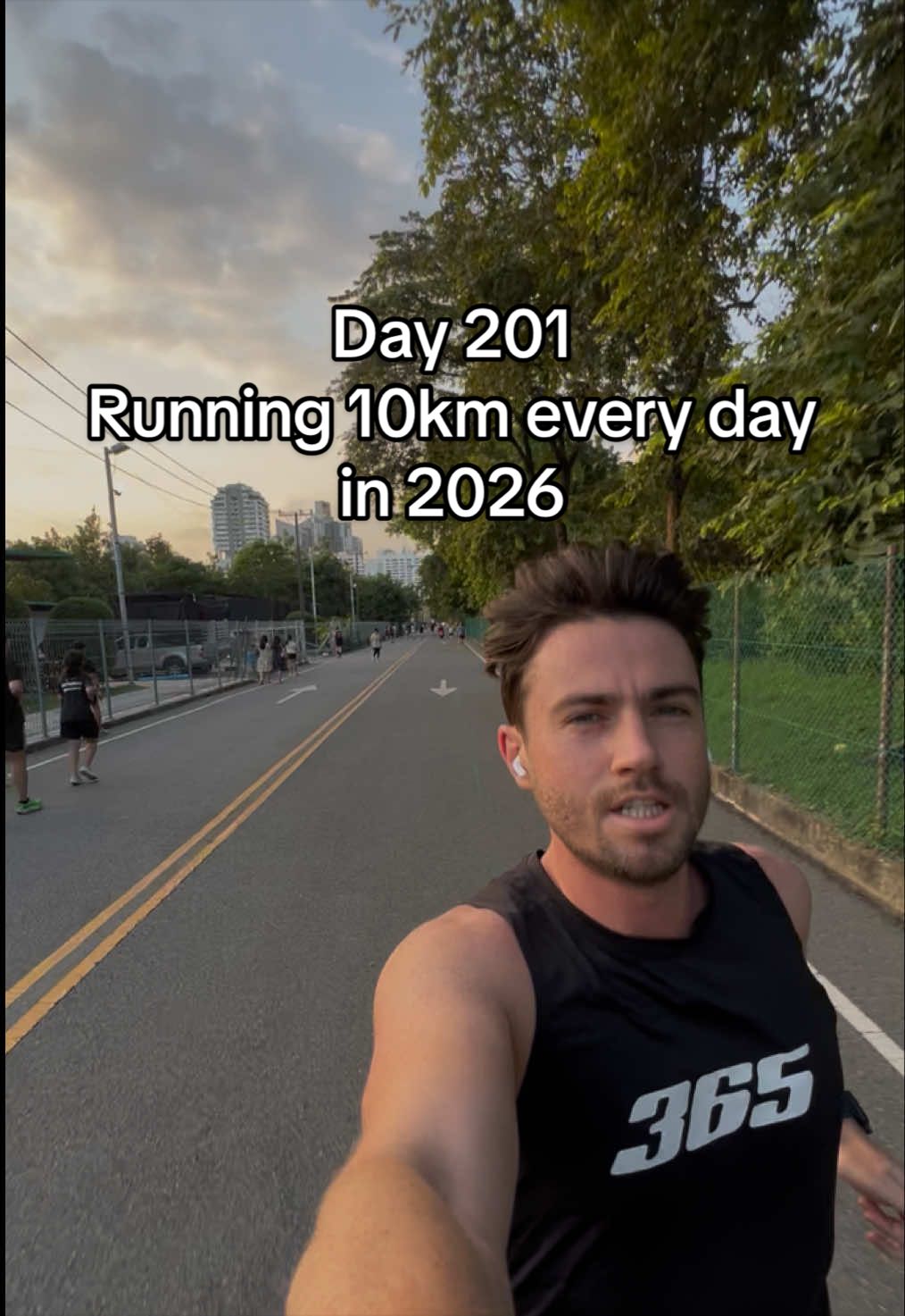 365, sunset 10km run in Benjakitti and Lumphini parks